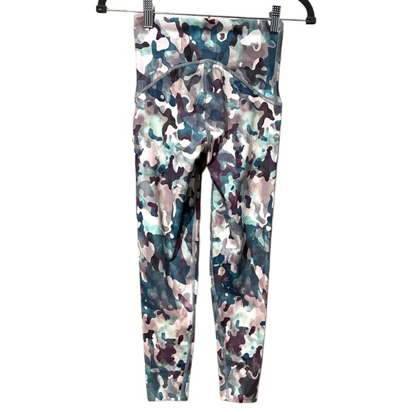 Spanx Booty Boost Active Printed 7/8 Cropped Leggings in Painted Camo (XS) - Picture 7 of 15